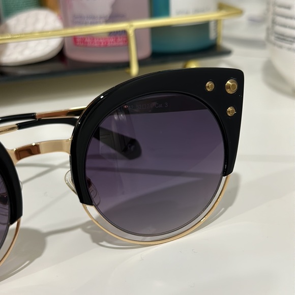 Balmain Sunglasses - Picture 5 of 6